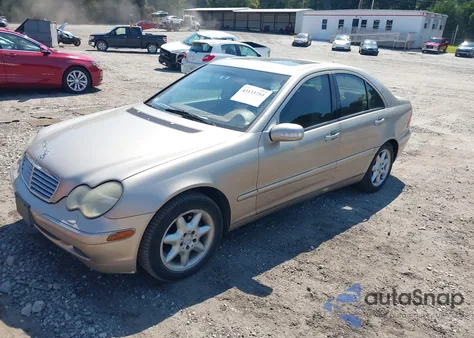 2002 Mercedes-Benz C 240 из США, поврежденный, VIN WDBRF61J52E008650